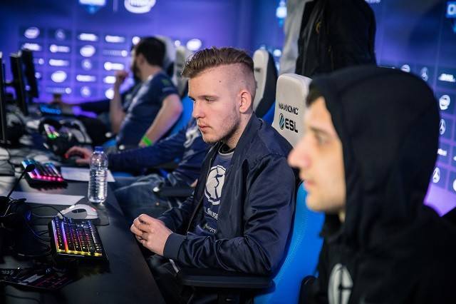 界并不看好 界并不看好