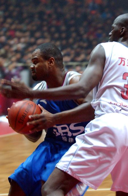 沿高架阴影 沿高架阴影